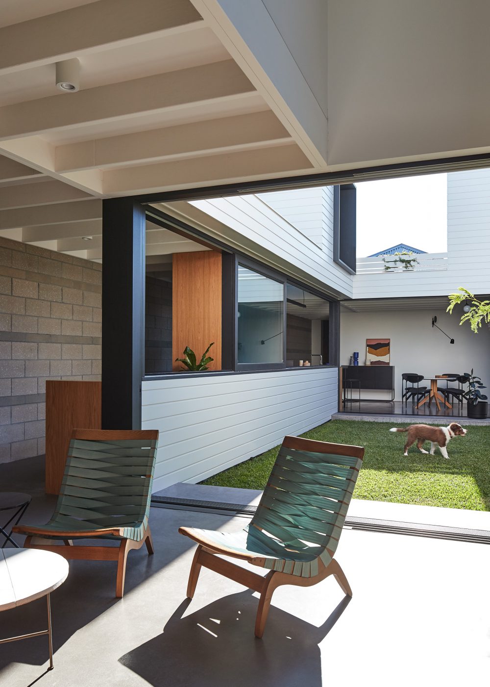 04 170207 House to catch 0640 3705