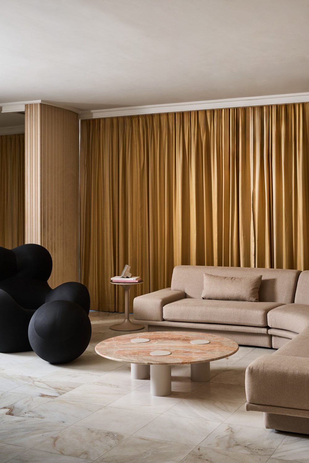 Ivy Coffee Table Pink Breccia with Curved Agent 86 Sofa