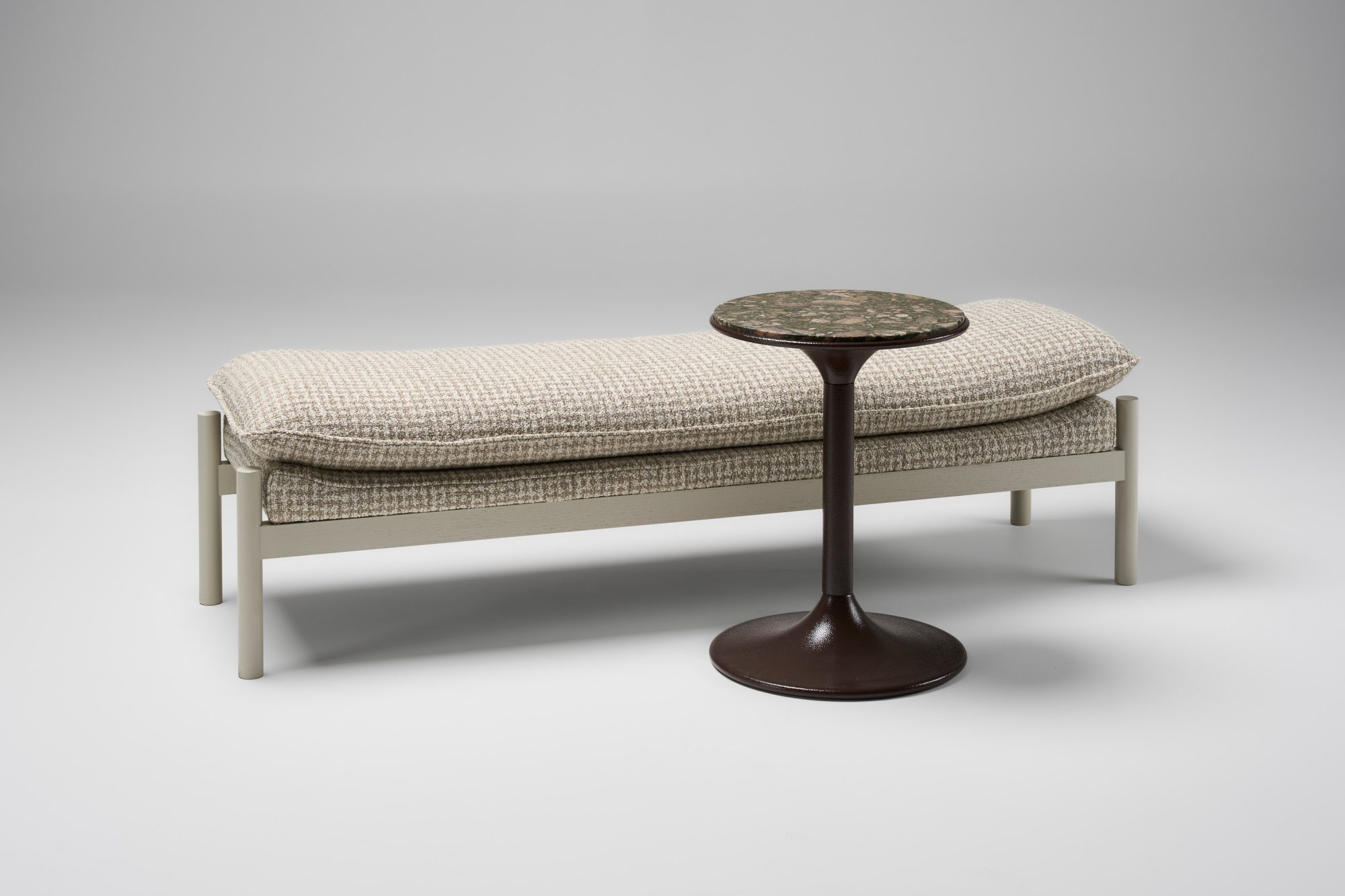 nikki jumbo bench & porter side table