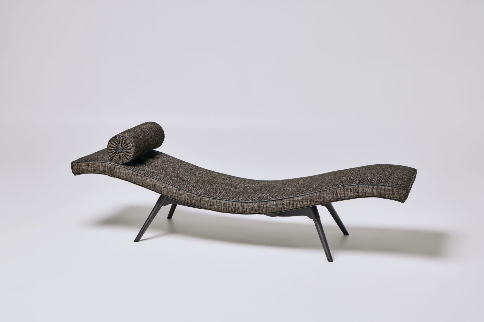 detail featherston Z300 chaise with leather piping 1