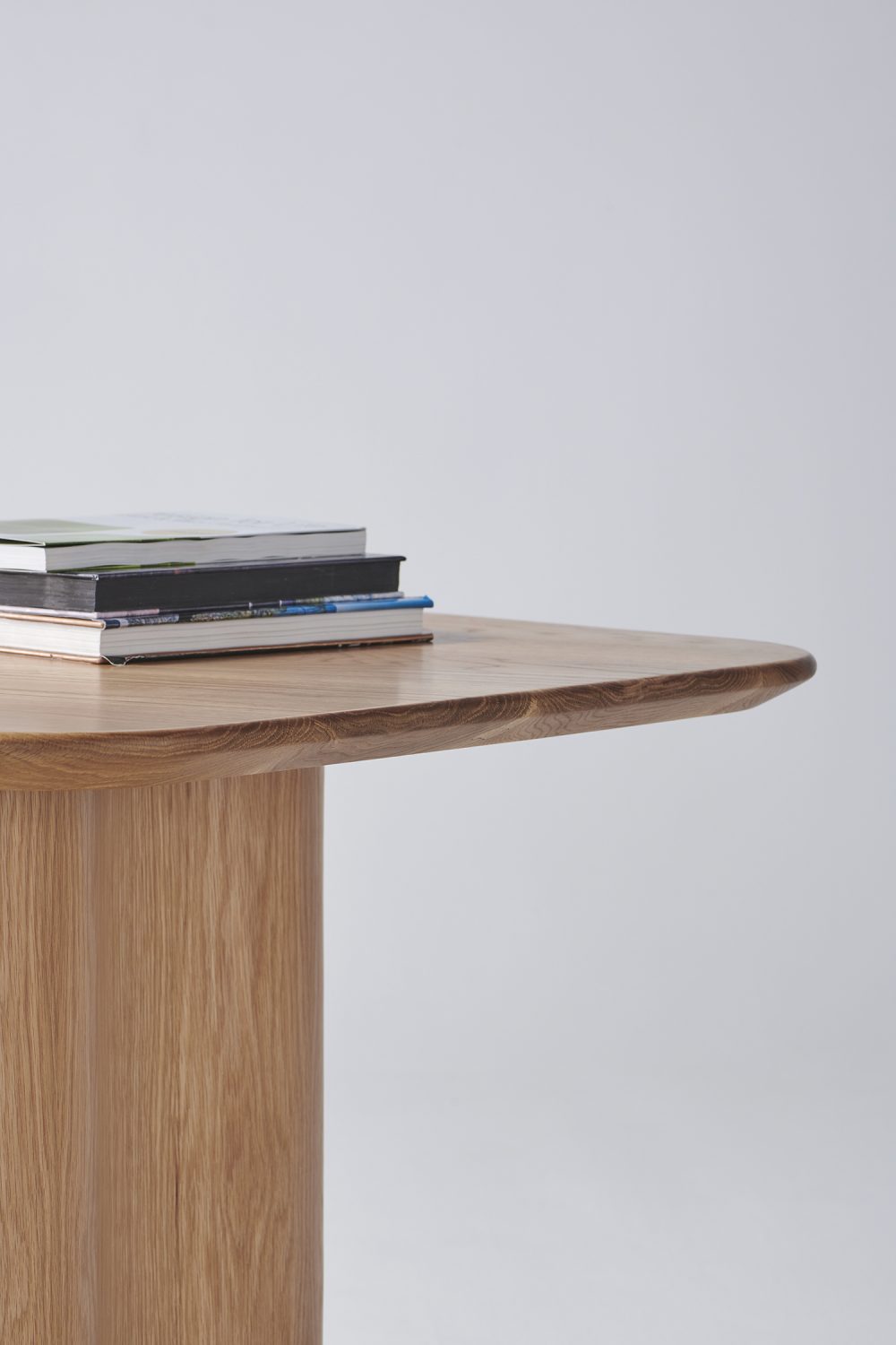 Prince desk in natural american oak edge detail