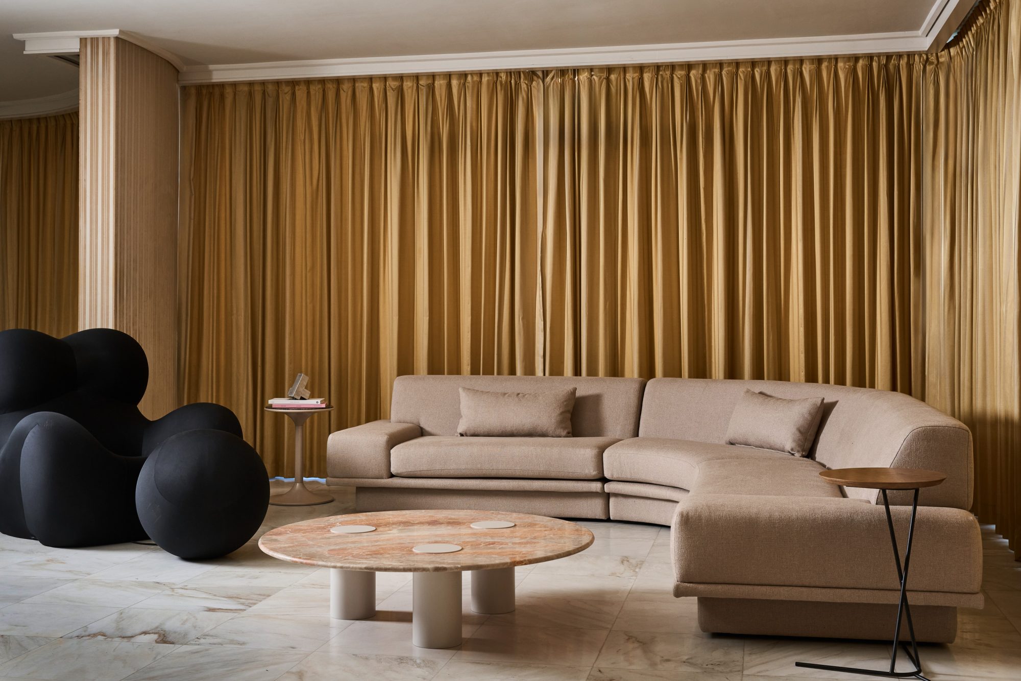 Curved Agent 86 Sofa