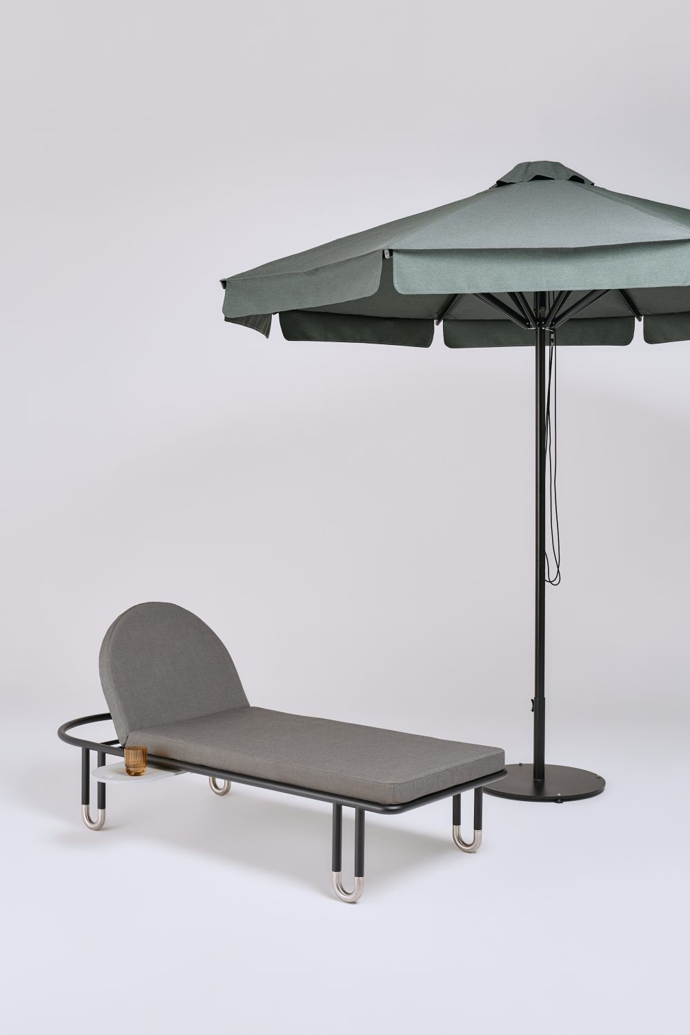 graziaco outdoor umbrella 643 with black pc with goldie sunlounger charcoal canvas