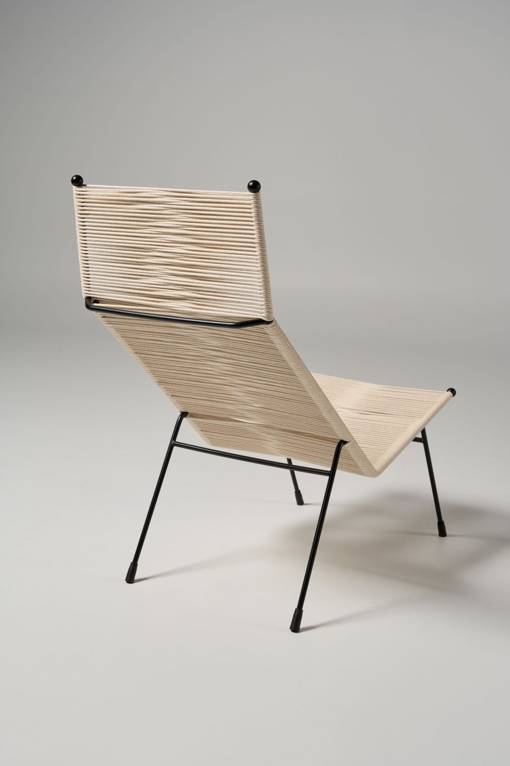 Meadmore Reclining Chair 1953 black pc with natural cotton rope (4)