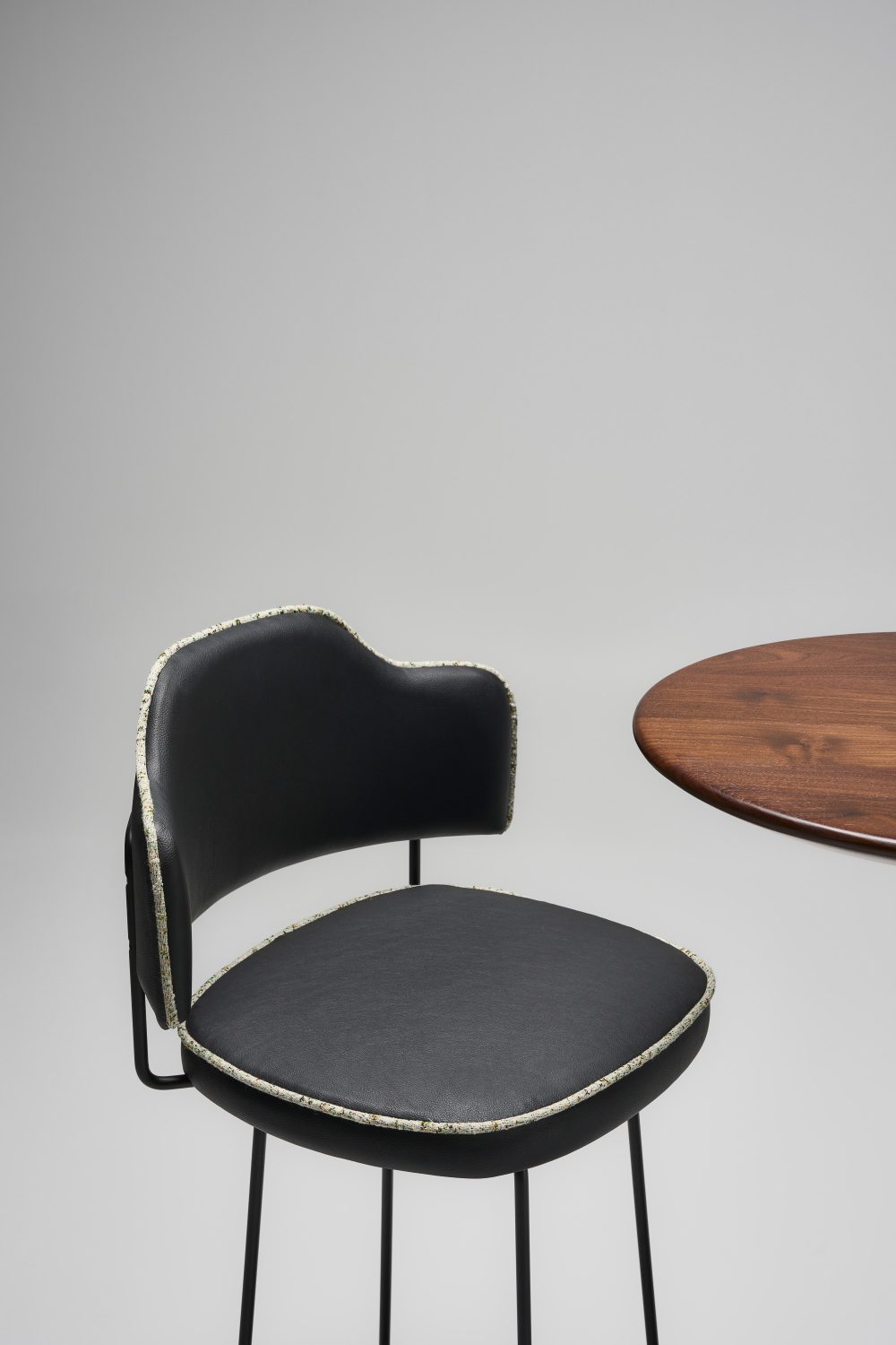 Diiva Deluxe swivel stool