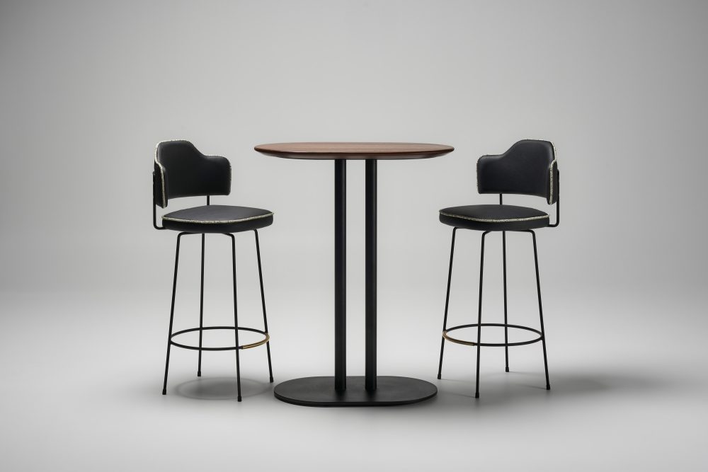 Diiva Deluxe swivel stool and pillar high table 1